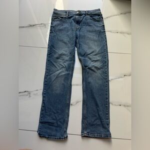 St. John’s Bay Blue Jeans 34x32 Comfort Stretch Slim Straight Medium Wash